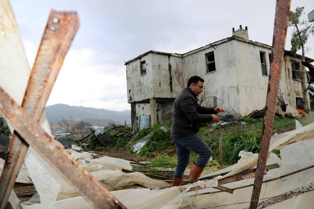 Seralar hayalet gibi uçtu! Pencereden bakan Antalyalılar gözlerine inanamadı - Resim: 37